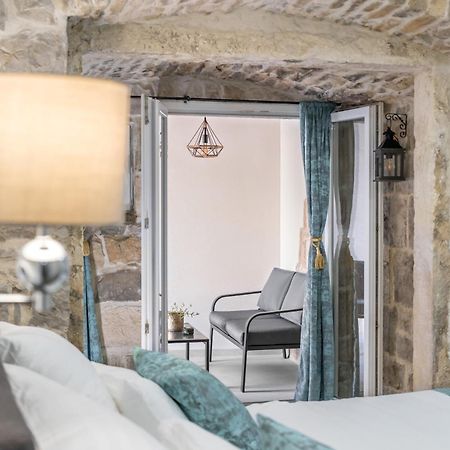 Heritage Apartman Geza In Centar With Private Parking Kaštela المظهر الخارجي الصورة