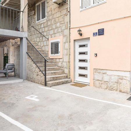 Heritage Apartman Geza In Centar With Private Parking Kaštela المظهر الخارجي الصورة