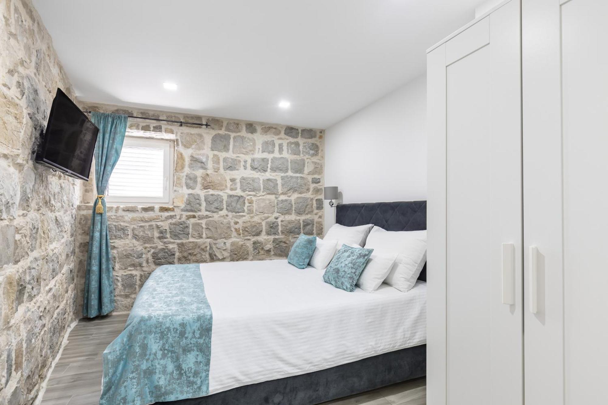 Heritage Apartman Geza In Centar With Private Parking Kaštela المظهر الخارجي الصورة