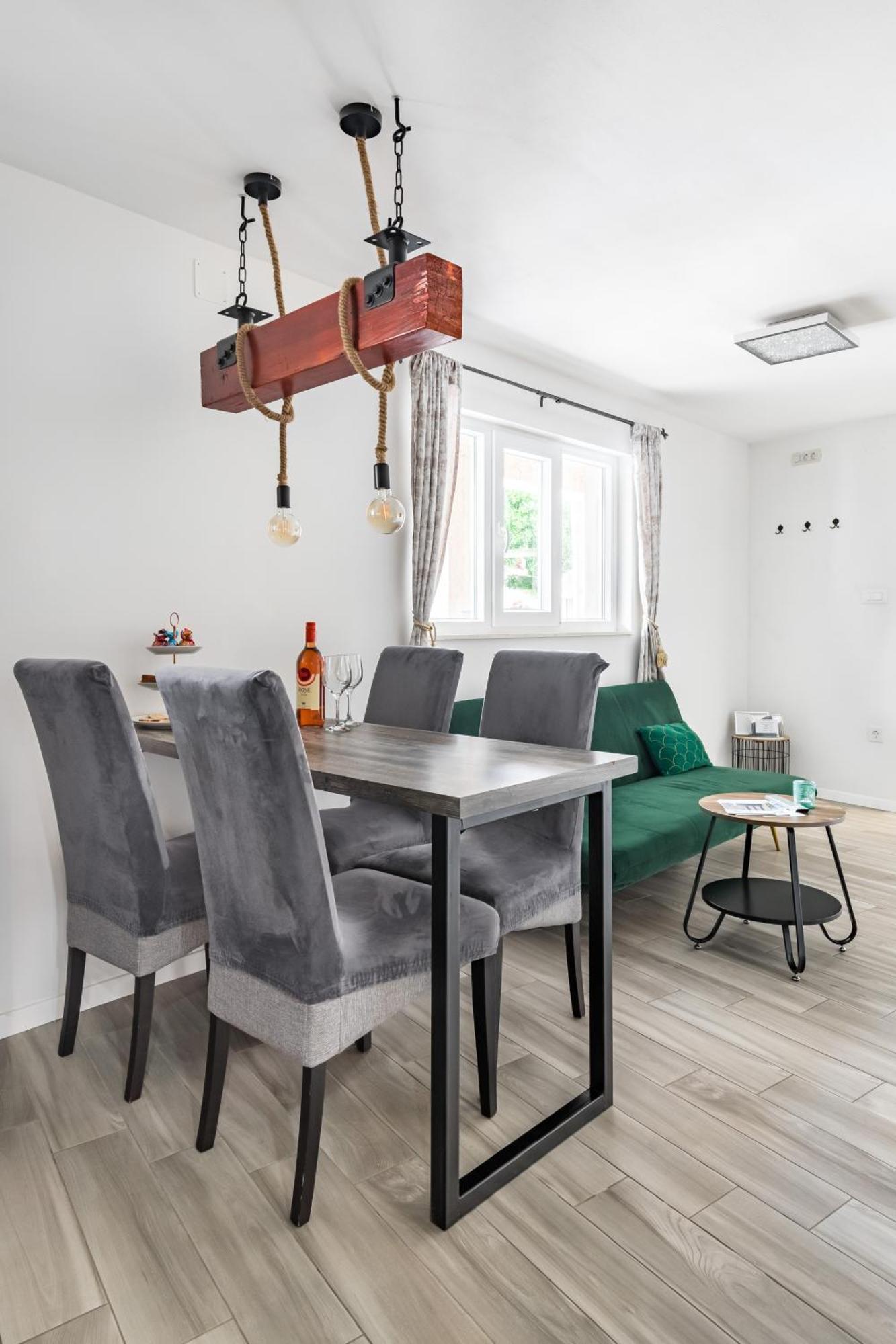 Heritage Apartman Geza In Centar With Private Parking Kaštela المظهر الخارجي الصورة
