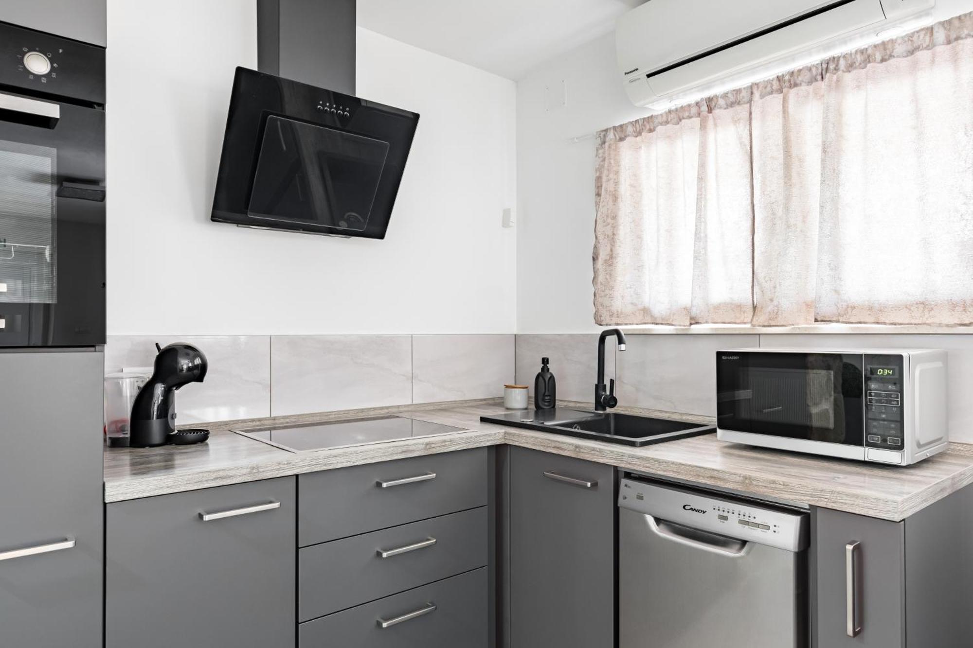 Heritage Apartman Geza In Centar With Private Parking Kaštela المظهر الخارجي الصورة