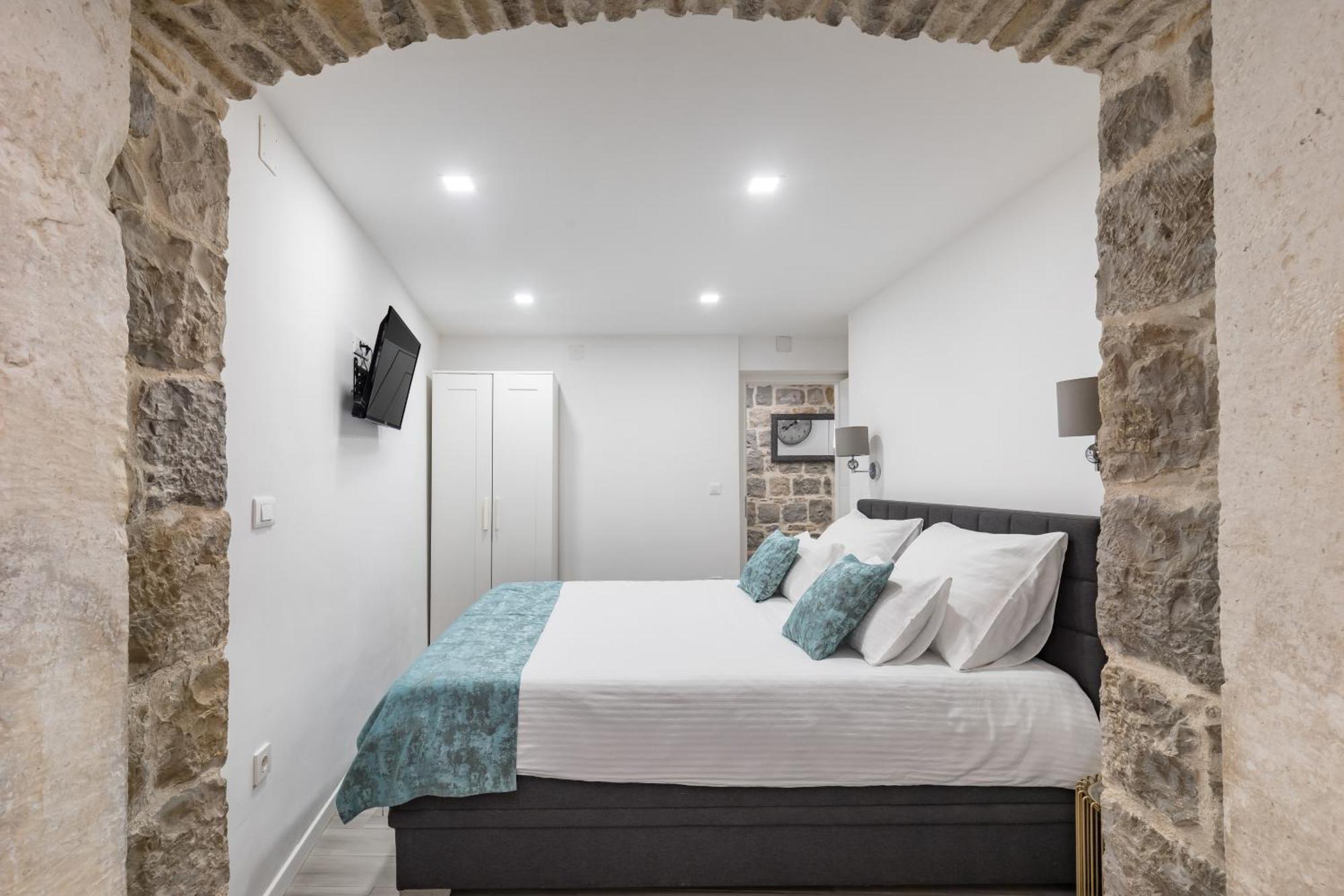 Heritage Apartman Geza In Centar With Private Parking Kaštela المظهر الخارجي الصورة