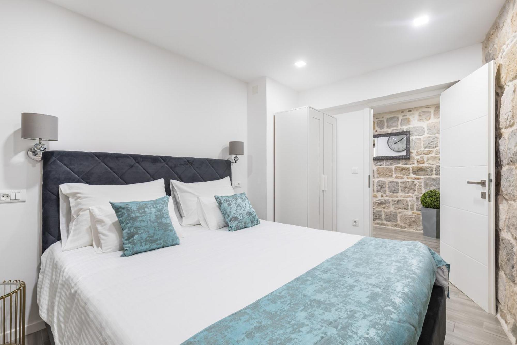 Heritage Apartman Geza In Centar With Private Parking Kaštela المظهر الخارجي الصورة