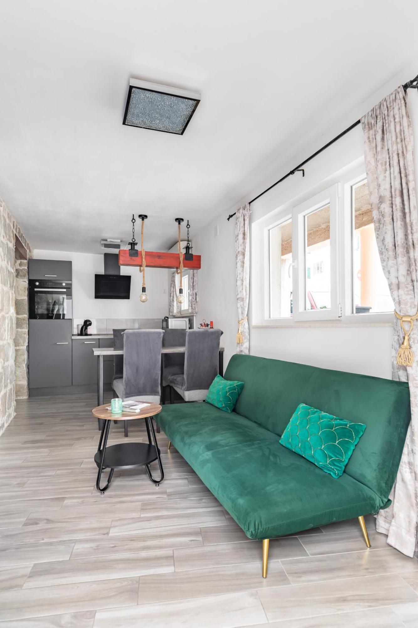 Heritage Apartman Geza In Centar With Private Parking Kaštela المظهر الخارجي الصورة