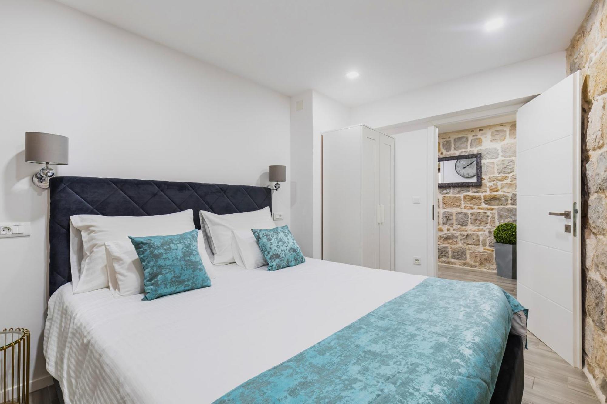 Heritage Apartman Geza In Centar With Private Parking Kaštela المظهر الخارجي الصورة